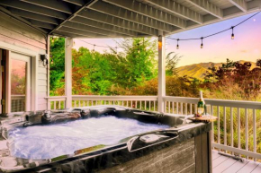 Mountain Moonrise 3BR 3BA - Scenic Falls, Mtn View, Hot Tub, Gameroom, Firepit - Sleep 8-